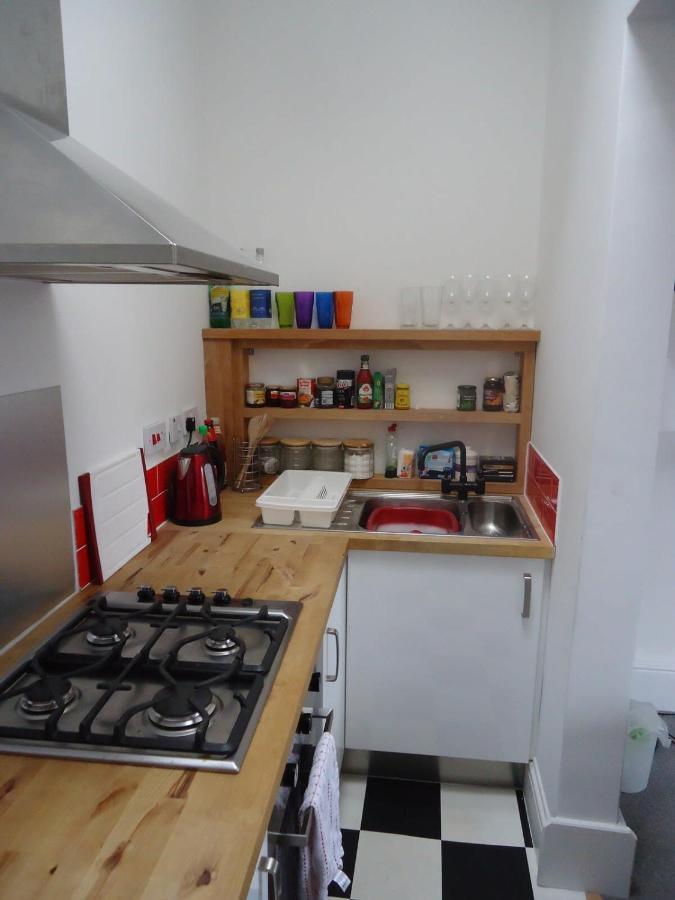 Modern And Colourful Flat By The Castle Apartment Edinburgh Bagian luar foto